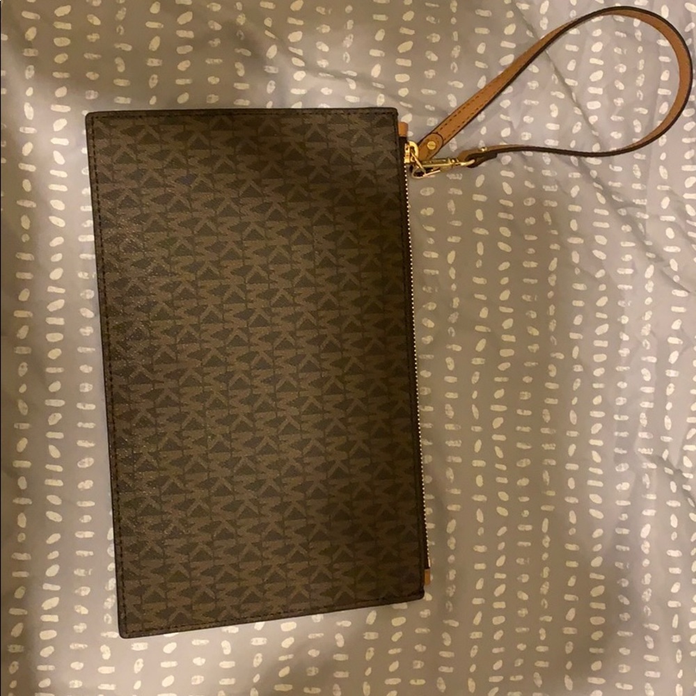 Michael kors wristlet